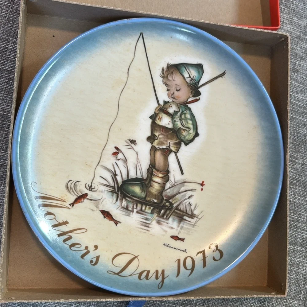 Schmid 1973 Sister Berta Hummel Mother's Day Collectors Plate Vintage‎ with Box